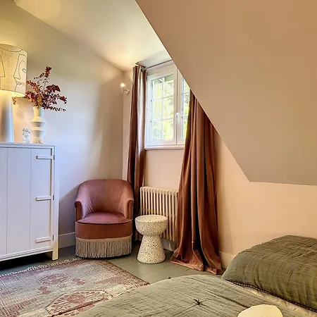 Celsa Yourhosthelper * Bonneville-sur-Touques