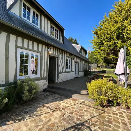 Celsa Yourhosthelper * Bonneville-sur-Touques