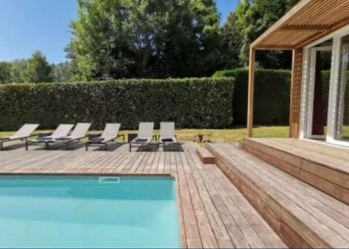 Celsa Yourhosthelper * Bonneville-sur-Touques