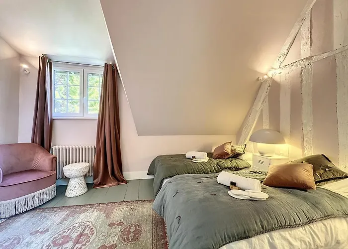 Celsa Yourhosthelper