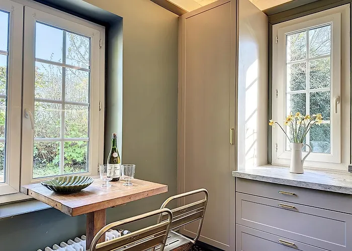 Celsa Yourhosthelper Villa *