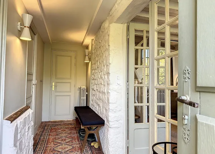 Celsa Yourhosthelper Villa