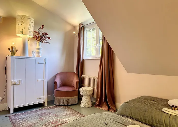 Celsa Yourhosthelper * Bonneville-sur-Touques